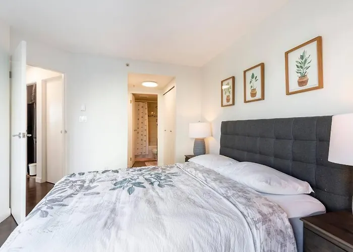 Luxury 2-Bedroom Condo Beach Side Yaletown
